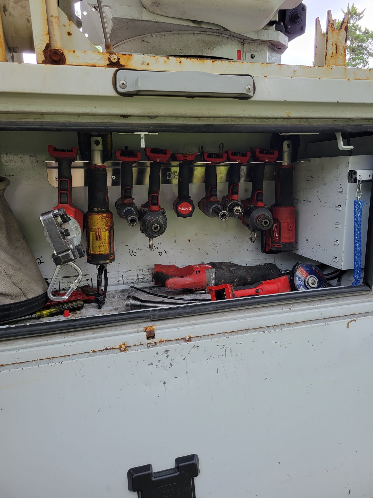 Dc Tool Rack DES Cordless Tool Storage Rack, Garage Organization for Drills, Driver ...